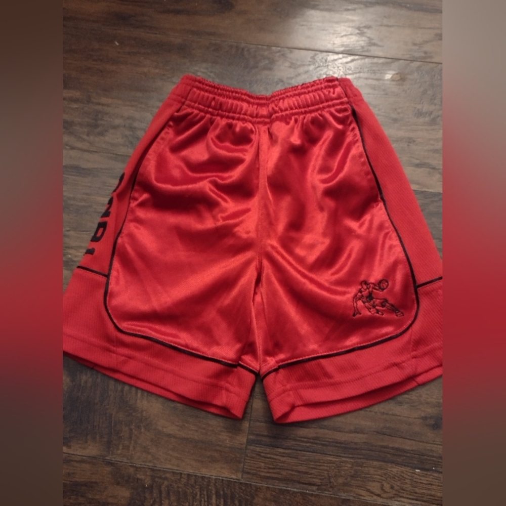 And1 Red and Black Athletic Basketball Shorts Size XS(4/5).